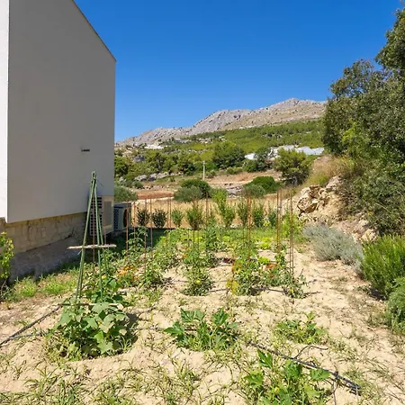 Villa Praska With Private 28,5 Sqm Pool, 3 En-suite Bedrooms, Sauna, 1km To