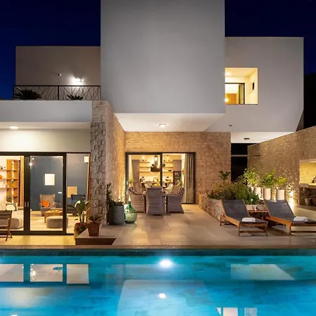 Villa Praska With Private 28,5 Sqm Pool, 3 En-suite Bedrooms, Sauna, 1km To Podstrana