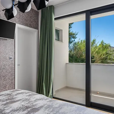 Villa Praska With Private 28,5 Sqm Pool, 3 En-suite Bedrooms, Sauna, 1km To