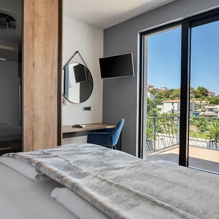 Praska With Private 28,5 Sqm Pool, 3 En-suite Bedrooms, Sauna, 1km To * Podstrana