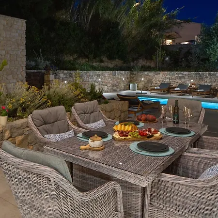 Praska With Private 28,5 Sqm Pool, 3 En-suite Bedrooms, Sauna, 1km To