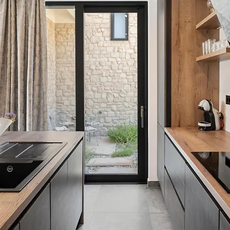 Praska With Private 28,5 Sqm Pool, 3 En-suite Bedrooms, Sauna, 1km To *