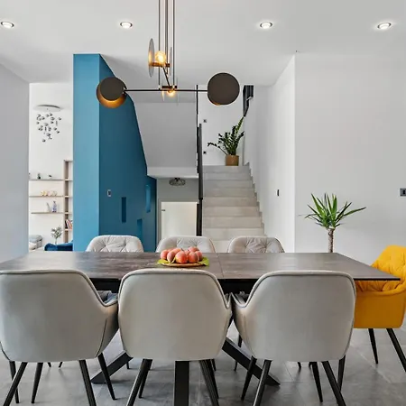 Praska With Private 28,5 Sqm Pool, 3 En-suite Bedrooms, Sauna, 1km To Podstrana