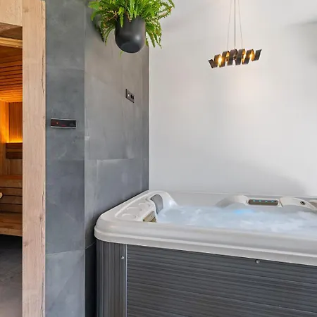 Praska With Private 28,5 Sqm Pool, 3 En-suite Bedrooms, Sauna, 1km To * Podstrana