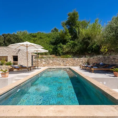 Praska With Private 28,5 Sqm Pool, 3 En-suite Bedrooms, Sauna, 1km To Villa