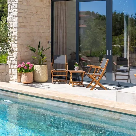 Villa Praska With Private 28,5 Sqm Pool, 3 En-suite Bedrooms, Sauna, 1km To Podstrana