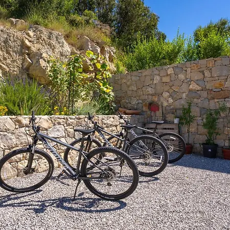 Praska With Private 28,5 Sqm Pool, 3 En-suite Bedrooms, Sauna, 1km To Villa